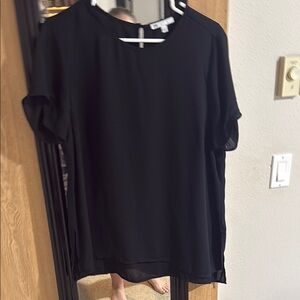 DR2 Black Short Sleeve Blouse